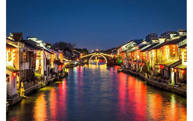 文旅夜游燈光應(yīng)該怎么做才能帶來(lái)更多的游客？