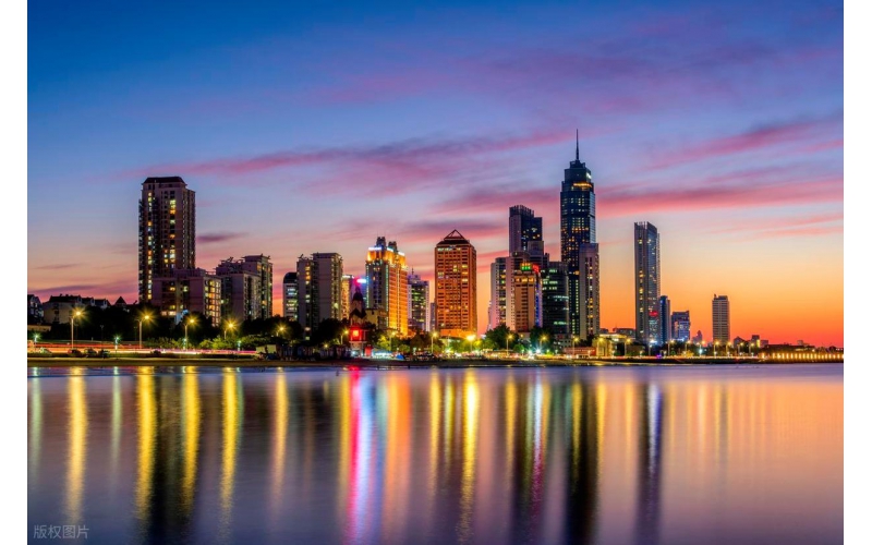 煙臺(tái)夜景亮化工程：山東原實(shí)科技點(diǎn)亮港城夜色